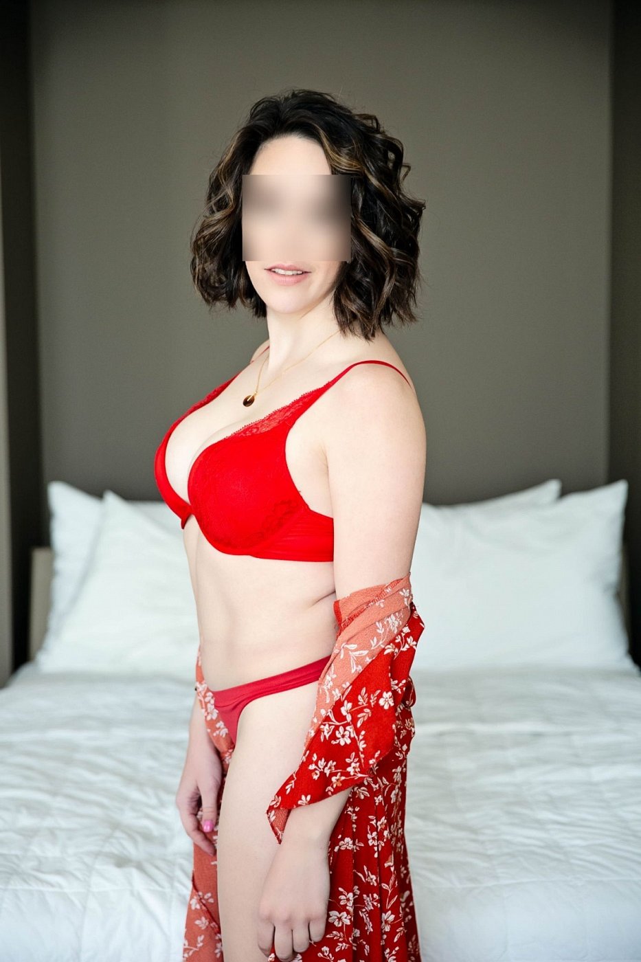 Live escorts and erotic massage in Crystal MN